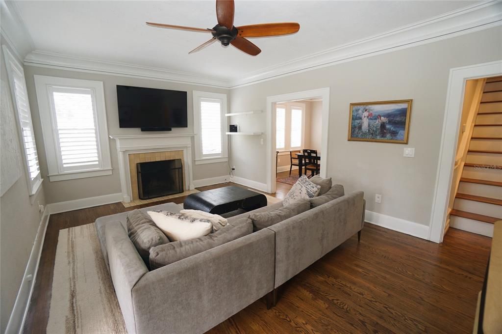 For Rent: $4,995 (4 beds, 2 baths, 2525 Square Feet)