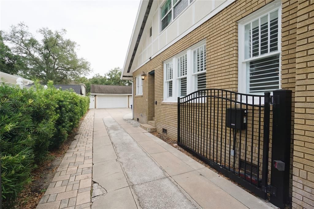 For Rent: $4,995 (4 beds, 2 baths, 2525 Square Feet)