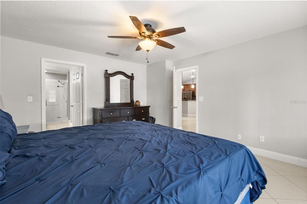 Active With Contract: $700,000 (3 beds, 2 baths, 1708 Square Feet)