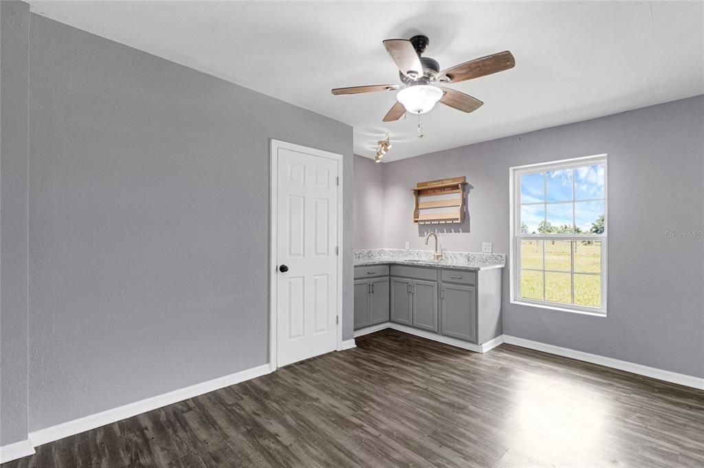Active With Contract: $700,000 (3 beds, 2 baths, 1708 Square Feet)