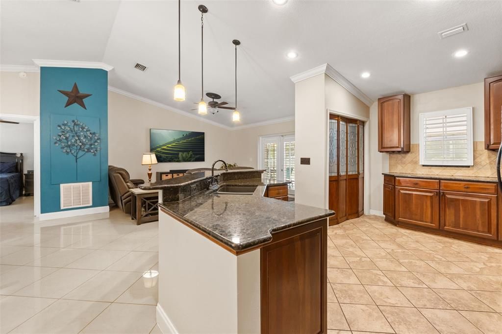 Active With Contract: $700,000 (3 beds, 2 baths, 1708 Square Feet)