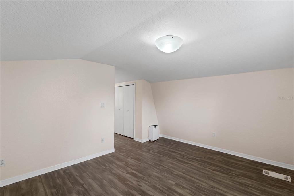 Active With Contract: $700,000 (3 beds, 2 baths, 1708 Square Feet)