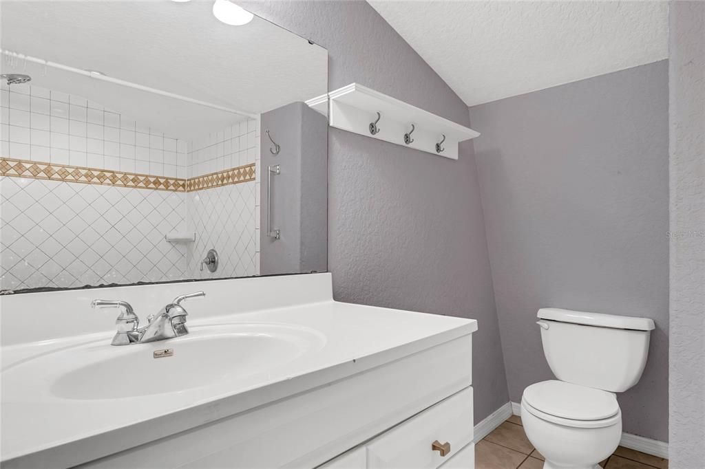 Active With Contract: $700,000 (3 beds, 2 baths, 1708 Square Feet)