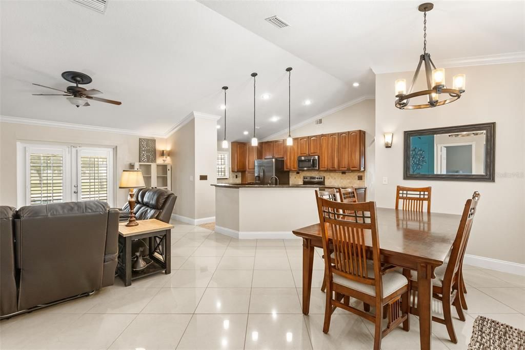 Active With Contract: $700,000 (3 beds, 2 baths, 1708 Square Feet)