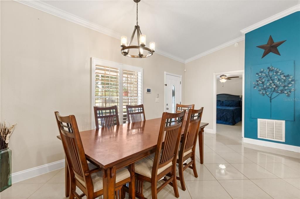 Active With Contract: $700,000 (3 beds, 2 baths, 1708 Square Feet)