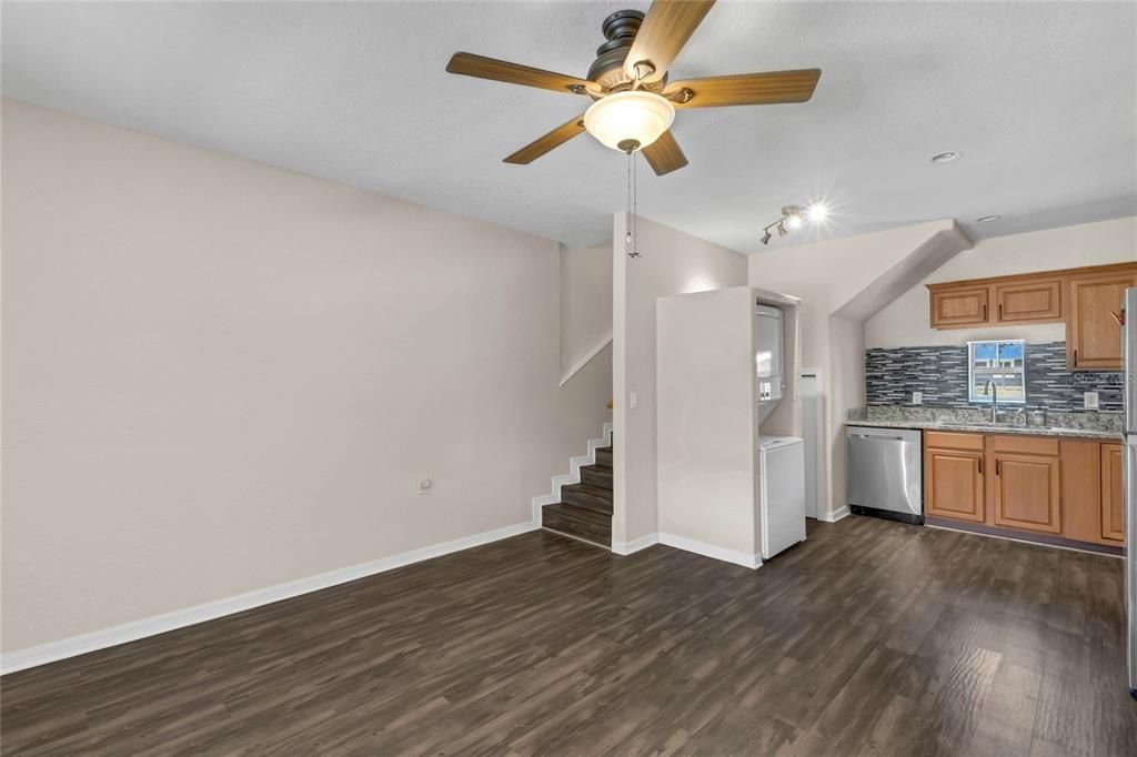 Active With Contract: $700,000 (3 beds, 2 baths, 1708 Square Feet)