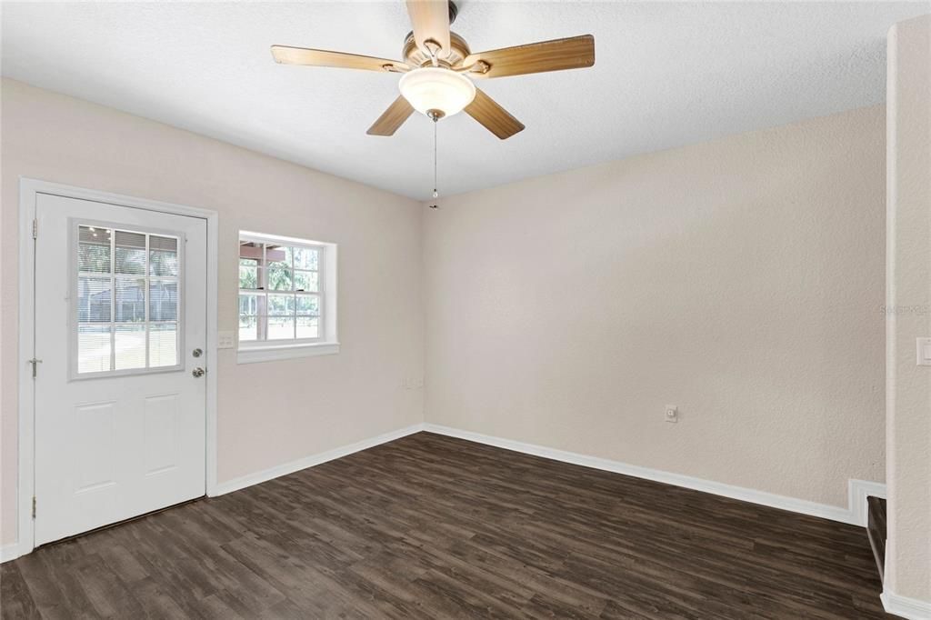 Active With Contract: $700,000 (3 beds, 2 baths, 1708 Square Feet)