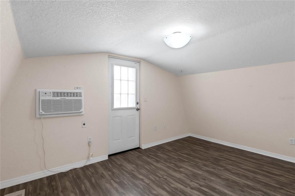 Active With Contract: $700,000 (3 beds, 2 baths, 1708 Square Feet)