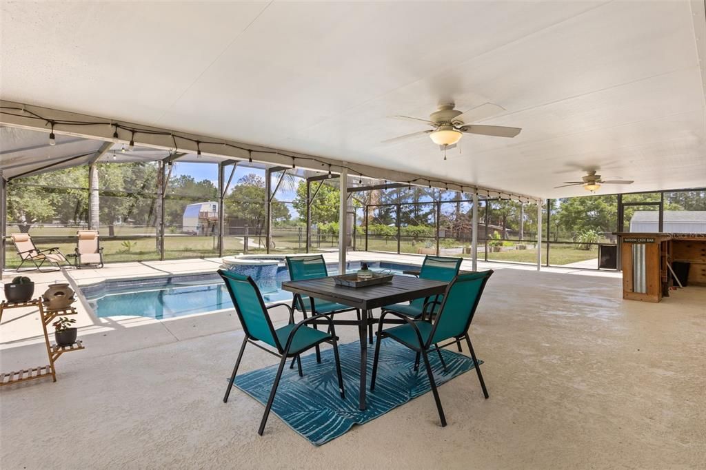 Active With Contract: $700,000 (3 beds, 2 baths, 1708 Square Feet)