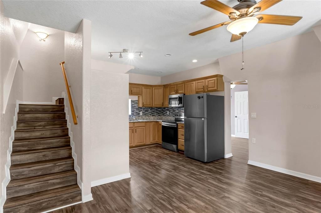 Active With Contract: $700,000 (3 beds, 2 baths, 1708 Square Feet)
