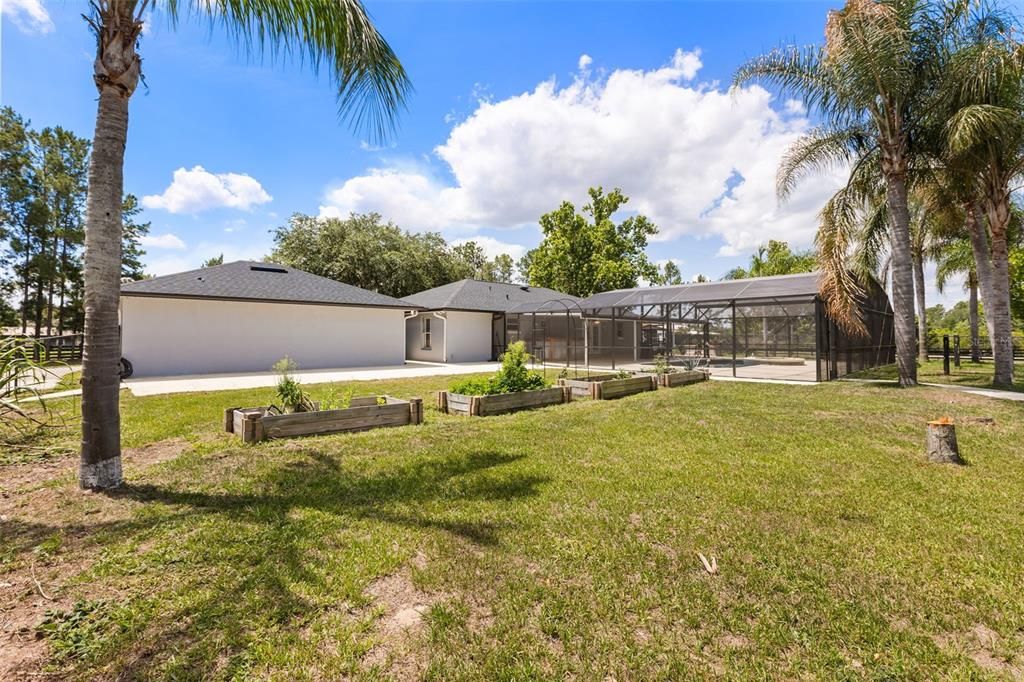 Active With Contract: $700,000 (3 beds, 2 baths, 1708 Square Feet)