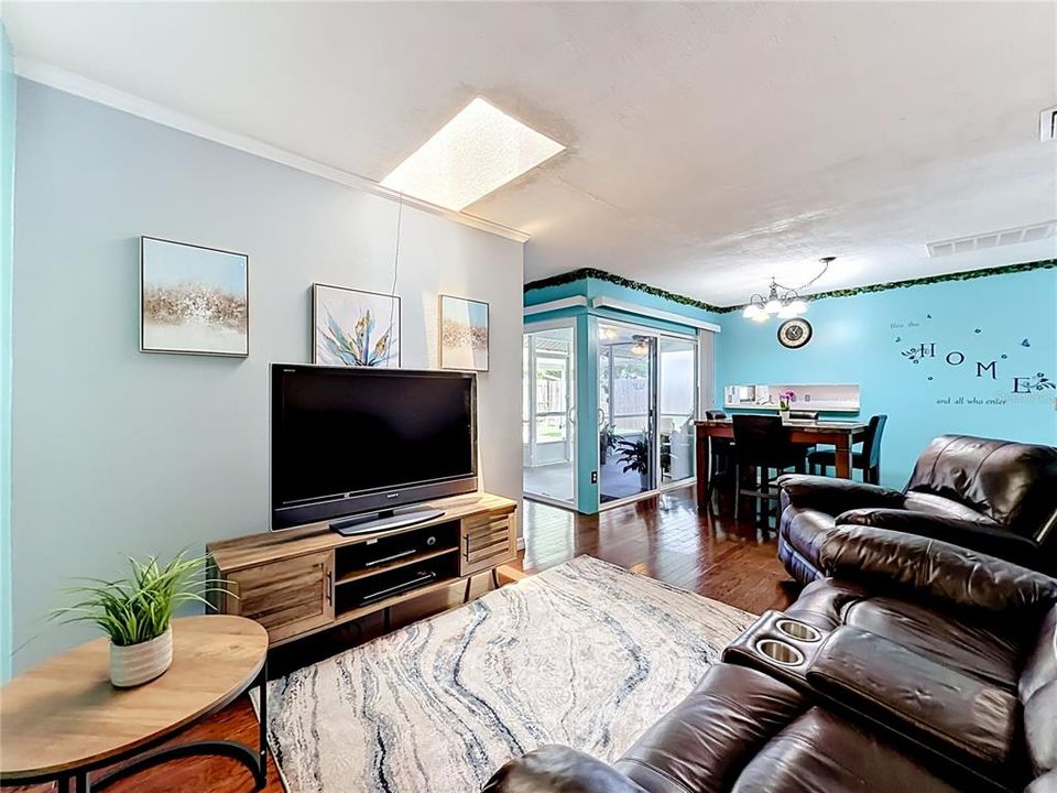 For Sale: $359,900 (3 beds, 2 baths, 1231 Square Feet)