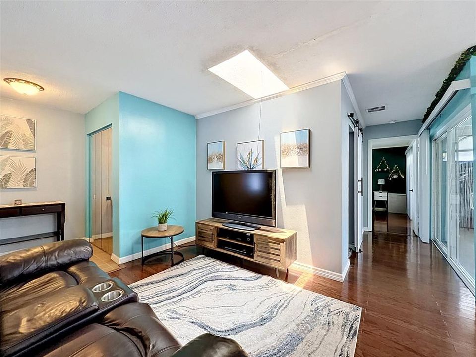 For Sale: $359,900 (3 beds, 2 baths, 1231 Square Feet)