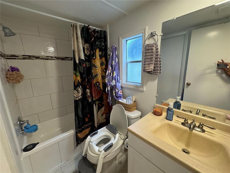 For Sale: $230,000 (3 beds, 2 baths, 1506 Square Feet)
