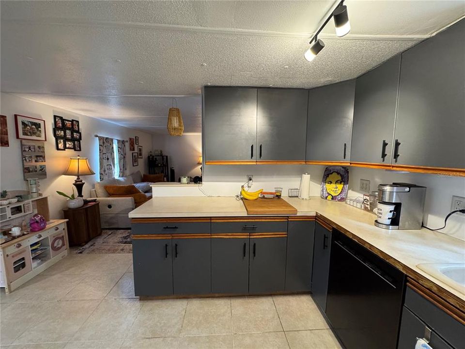 For Sale: $230,000 (3 beds, 2 baths, 1506 Square Feet)