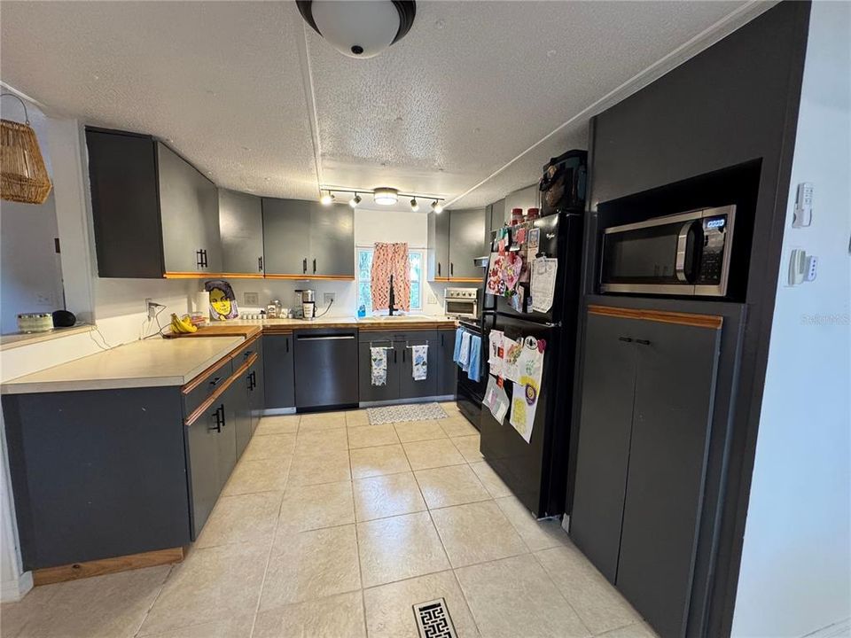 For Sale: $230,000 (3 beds, 2 baths, 1506 Square Feet)