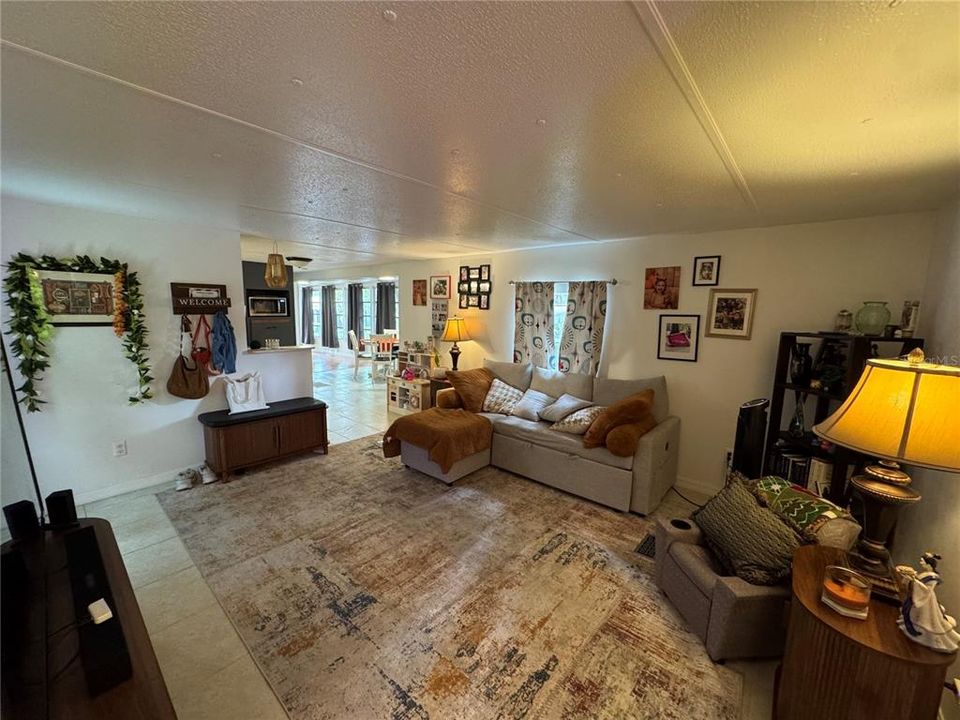 For Sale: $230,000 (3 beds, 2 baths, 1506 Square Feet)
