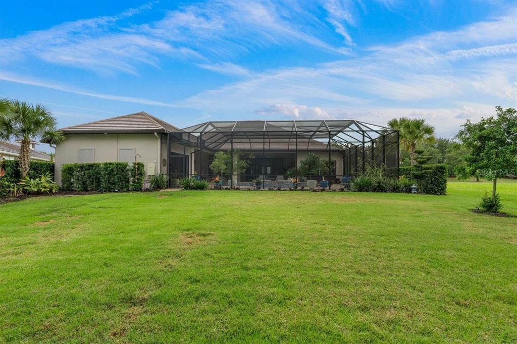 For Sale: $2,100,000 (5 beds, 5 baths, 4272 Square Feet)