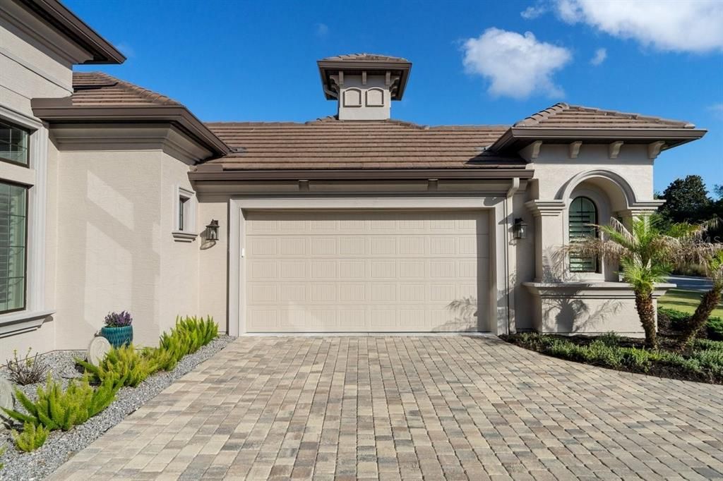For Sale: $2,100,000 (5 beds, 5 baths, 4272 Square Feet)