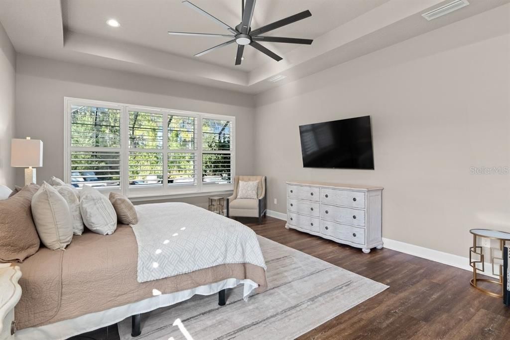 For Sale: $2,100,000 (5 beds, 5 baths, 4272 Square Feet)