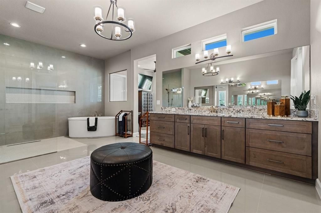 For Sale: $2,100,000 (5 beds, 5 baths, 4272 Square Feet)