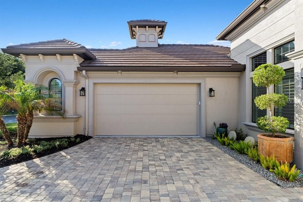 For Sale: $2,100,000 (5 beds, 5 baths, 4272 Square Feet)