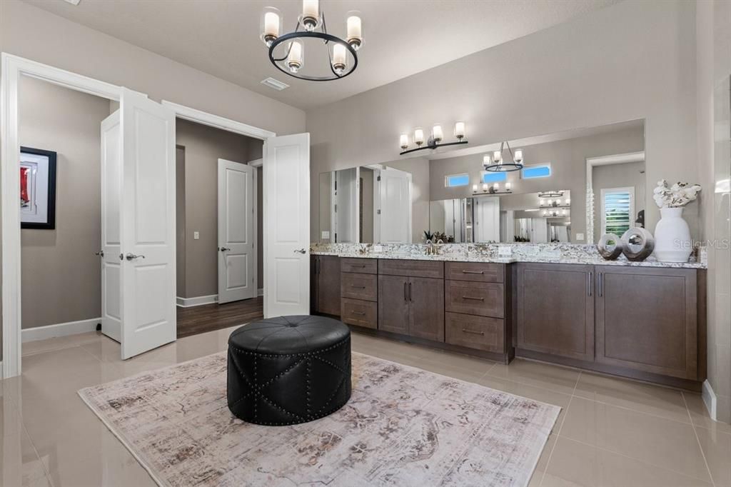 For Sale: $2,100,000 (5 beds, 5 baths, 4272 Square Feet)