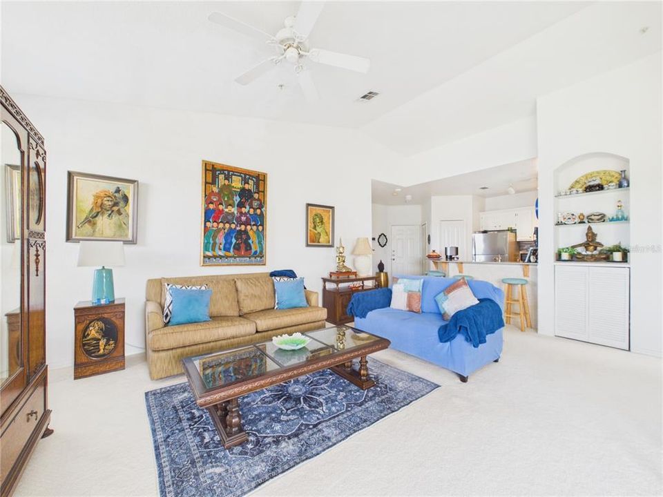 For Sale: $239,000 (2 beds, 2 baths, 1048 Square Feet)