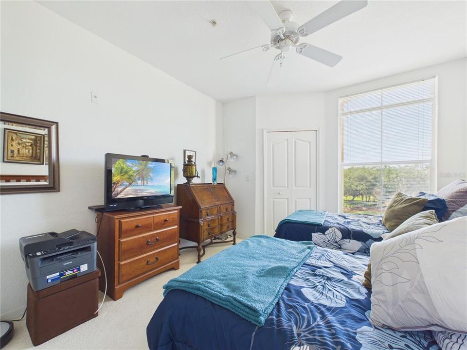 For Sale: $239,000 (2 beds, 2 baths, 1048 Square Feet)