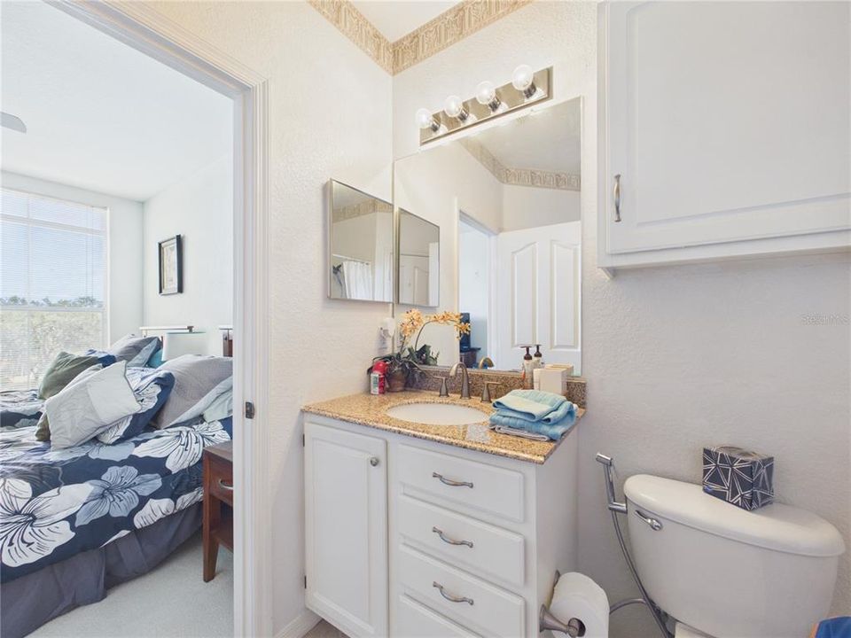 For Sale: $239,000 (2 beds, 2 baths, 1048 Square Feet)