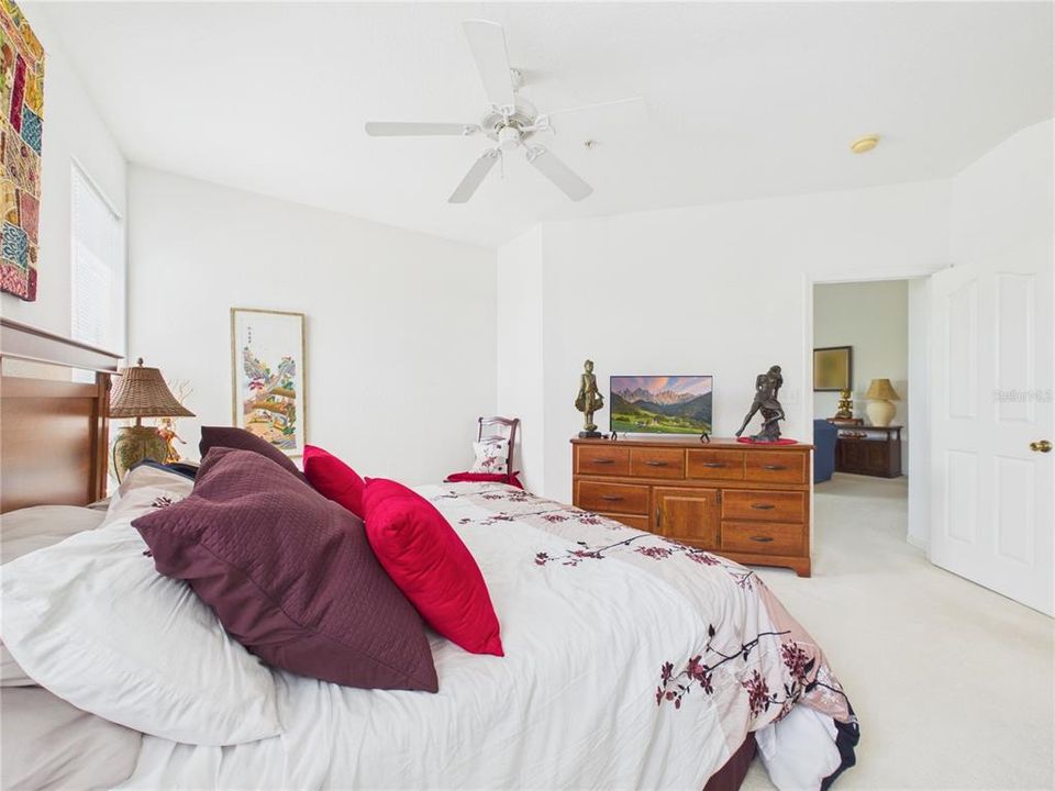 For Sale: $239,000 (2 beds, 2 baths, 1048 Square Feet)