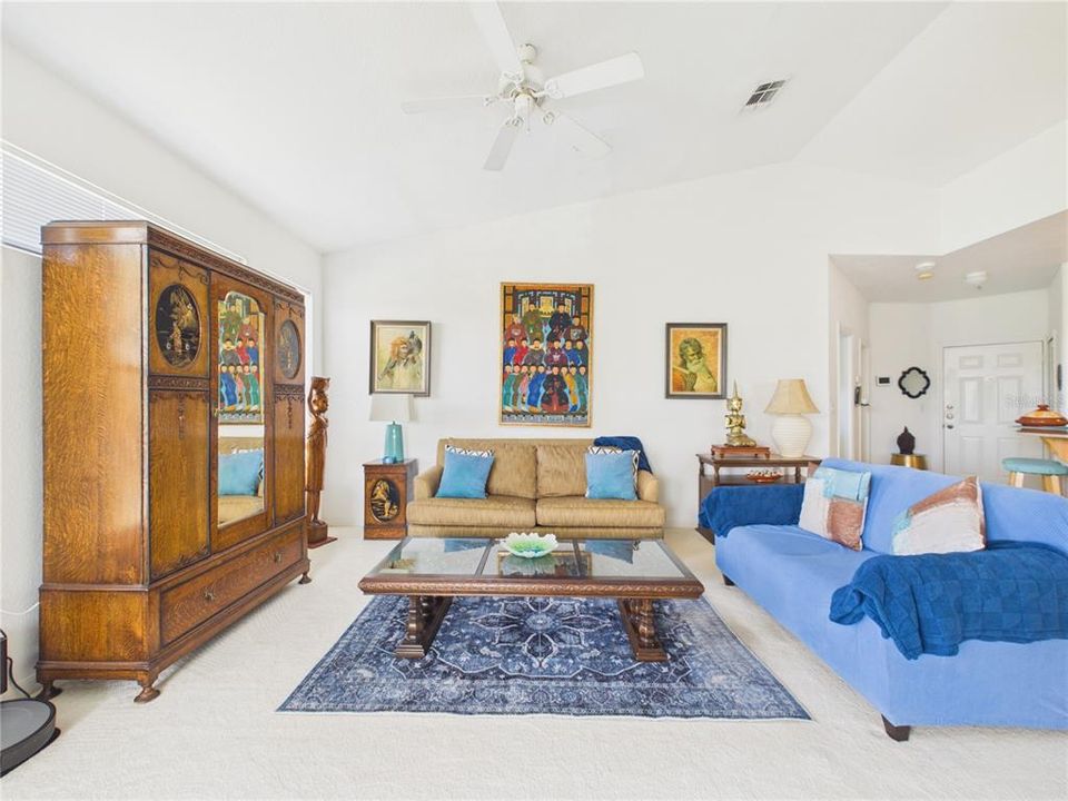 For Sale: $239,000 (2 beds, 2 baths, 1048 Square Feet)