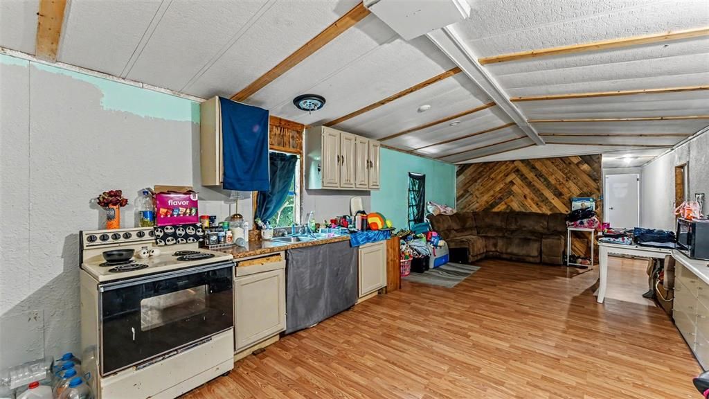 En Venta: $250,000 (6 camas, 4 baños, 1632 Pies cuadrados)