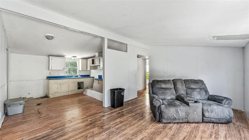 En Venta: $250,000 (6 camas, 4 baños, 1632 Pies cuadrados)