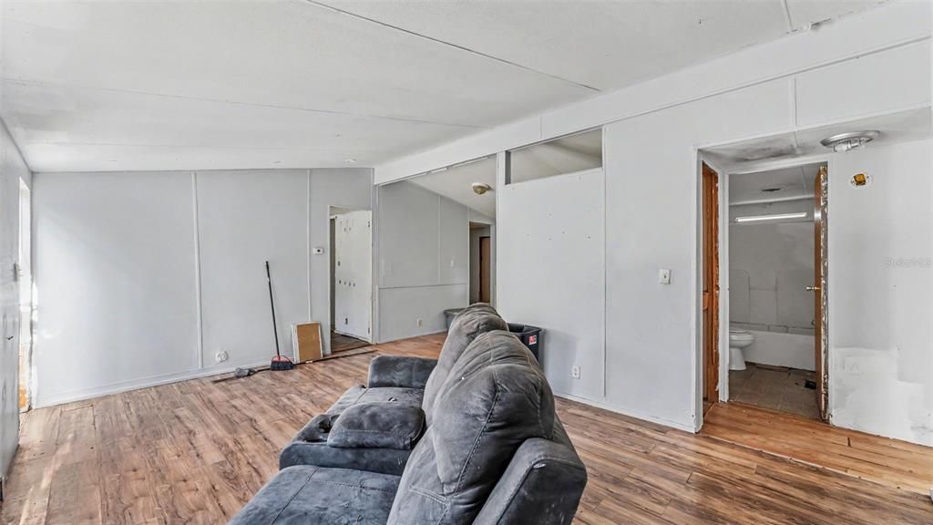 En Venta: $250,000 (6 camas, 4 baños, 1632 Pies cuadrados)