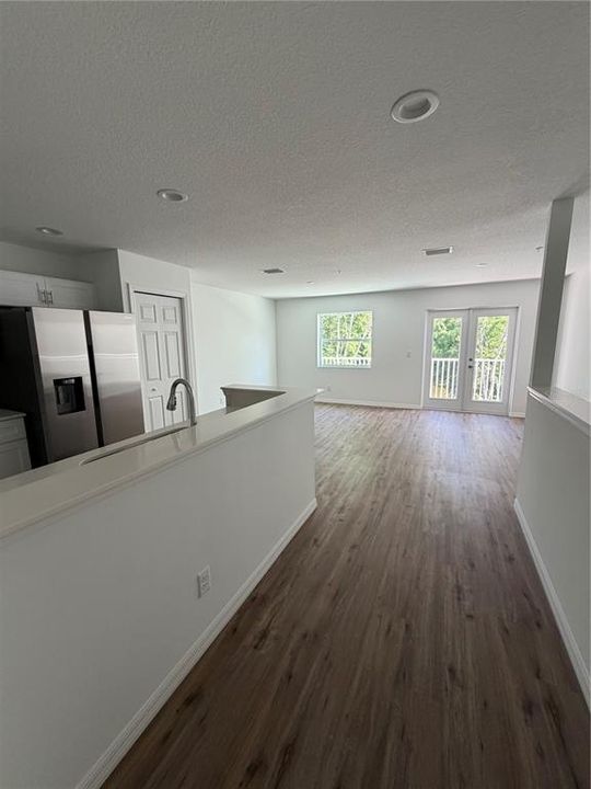 На продажу: $199,900 (2 спален, 2 ванн, 1100 Квадратных фут)