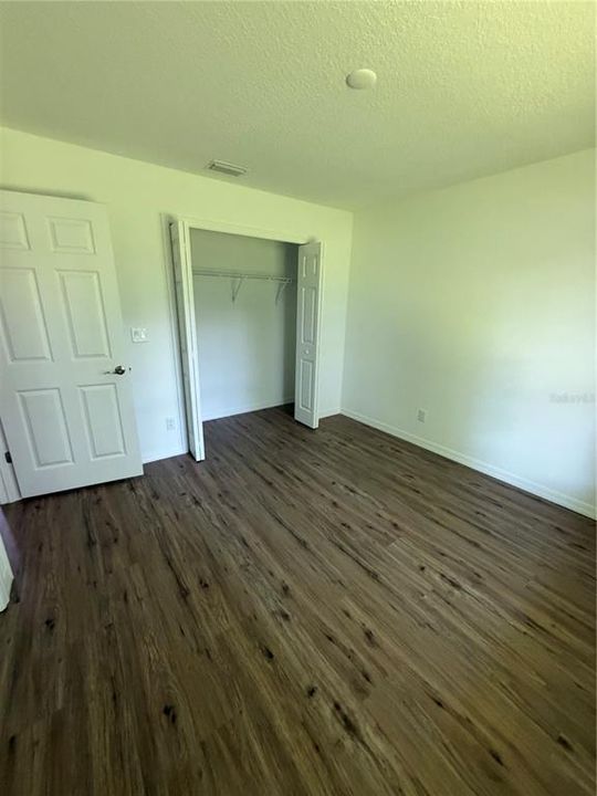 На продажу: $199,900 (2 спален, 2 ванн, 1100 Квадратных фут)