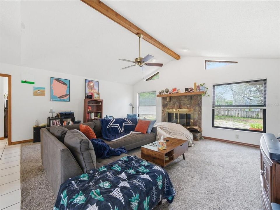 For Sale: $275,000 (2 beds, 2 baths, 1528 Square Feet)