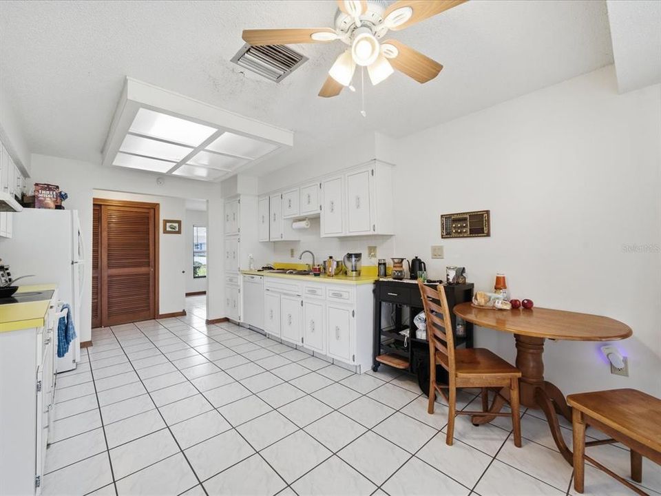 For Sale: $275,000 (2 beds, 2 baths, 1528 Square Feet)