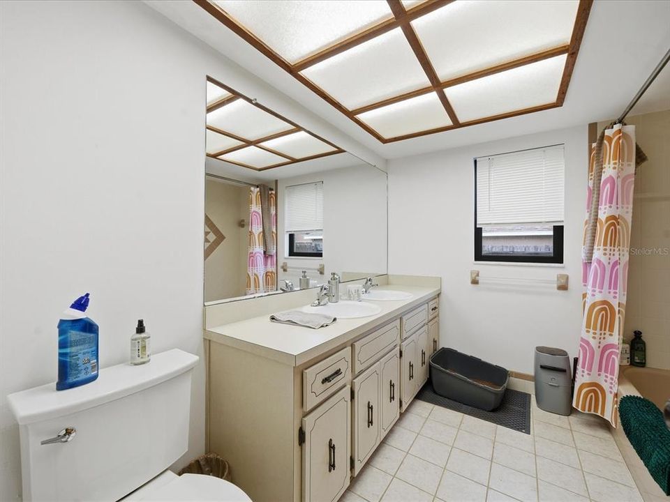 For Sale: $275,000 (2 beds, 2 baths, 1528 Square Feet)