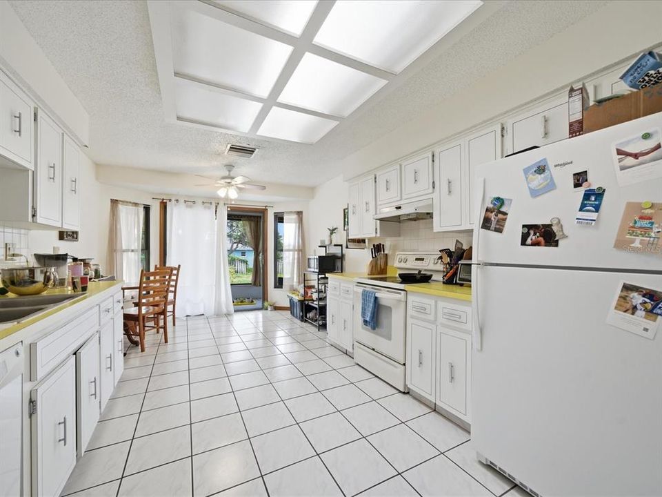 For Sale: $275,000 (2 beds, 2 baths, 1528 Square Feet)