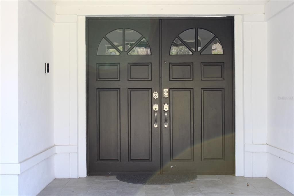 For Sale: $1,100,000 (6 beds, 6 baths, 3746 Square Feet)