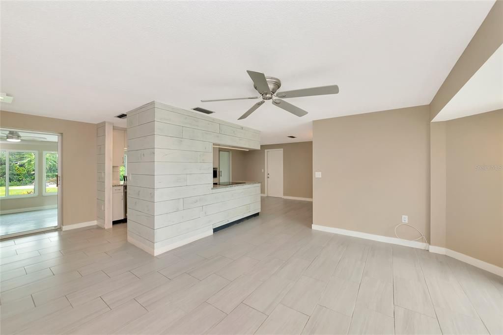 En Venta: $765,000 (4 camas, 3 baños, 2366 Pies cuadrados)