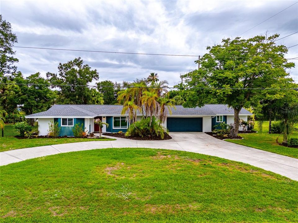 En Venta: $765,000 (4 camas, 3 baños, 2366 Pies cuadrados)