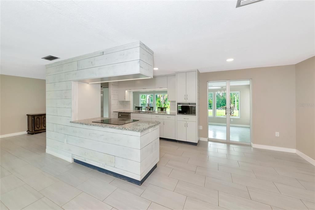 En Venta: $765,000 (4 camas, 3 baños, 2366 Pies cuadrados)