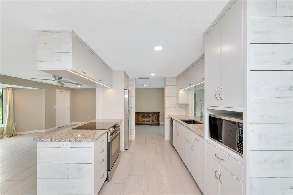 En Venta: $765,000 (4 camas, 3 baños, 2366 Pies cuadrados)