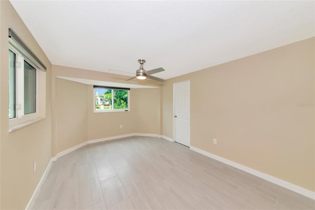 En Venta: $765,000 (4 camas, 3 baños, 2366 Pies cuadrados)