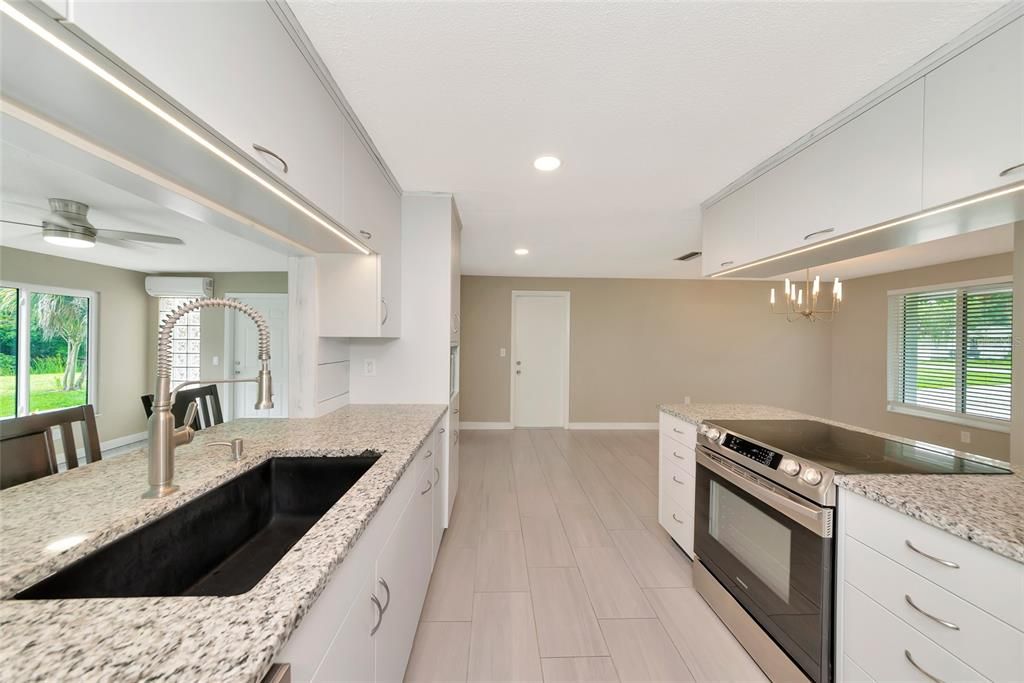 En Venta: $765,000 (4 camas, 3 baños, 2366 Pies cuadrados)