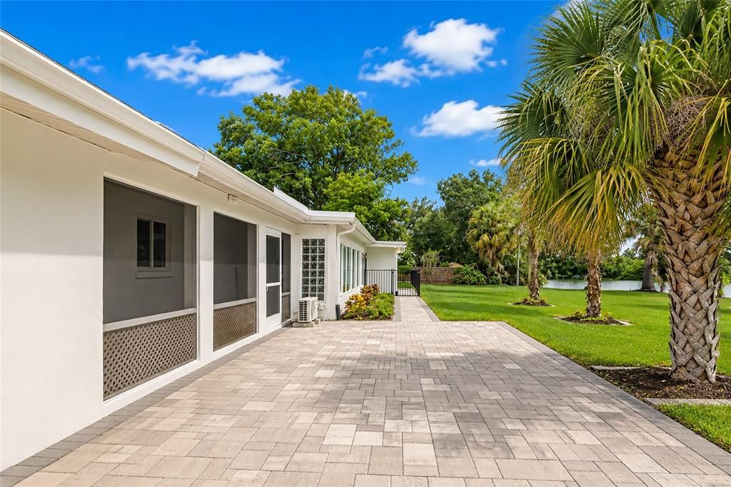 En Venta: $765,000 (4 camas, 3 baños, 2366 Pies cuadrados)