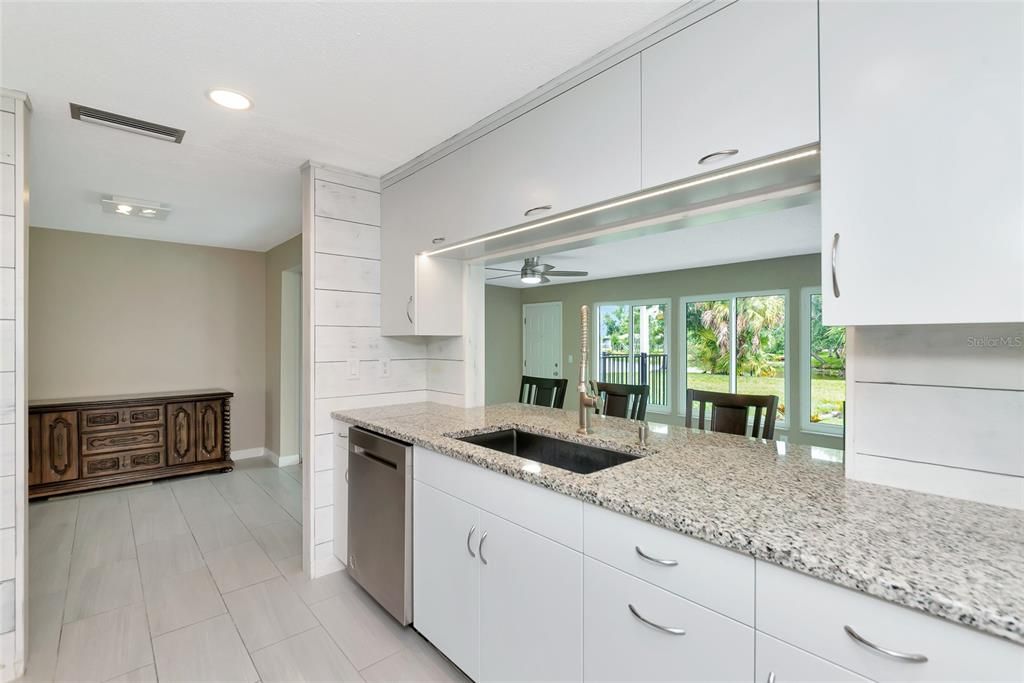 En Venta: $765,000 (4 camas, 3 baños, 2366 Pies cuadrados)